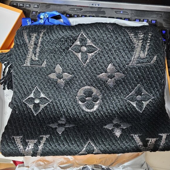 Louis Vuitton Monogram Logomania Black Scarf - New with Box - Picture 1 of 8